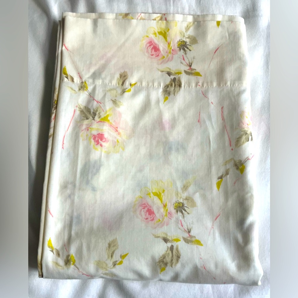 UTICA  Vintage Elegant Rose Print Double Flat Sheet